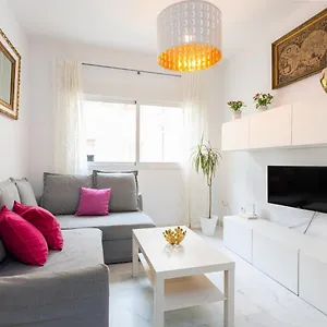 holidays2malaga-carrera-capuchinos-free-parking-aircon-downtown.es-andalucia.com/